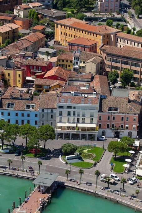 דירות דסנזאנו דל גארדה Attico In Piazza Matteotti מראה חיצוני תמונה